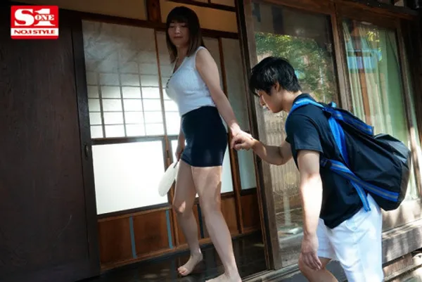 sex âu mĩ Anh chàng nứng cặc khi nhìn trộm em họ địt nhau với chồng